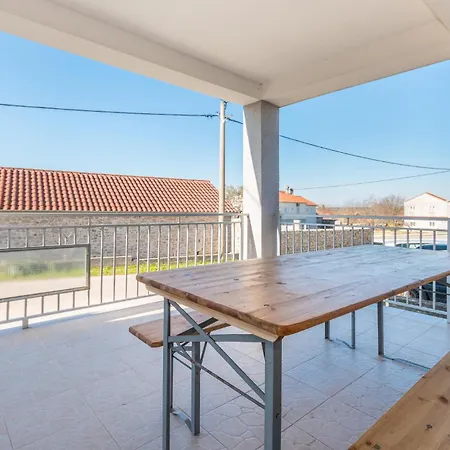 Apartment 2 Bedroom Stunning In Galovac Galovac (Zadar)