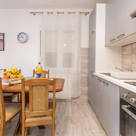2 Bedroom Stunning In Galovac *