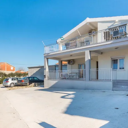 2 Bedroom Stunning In Galovac *