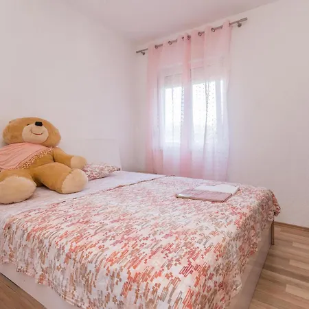 Apartment 2 Bedroom Stunning In Galovac
