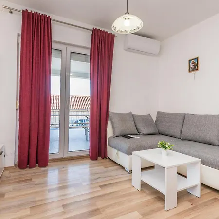 2 Bedroom Stunning In Galovac Apartment