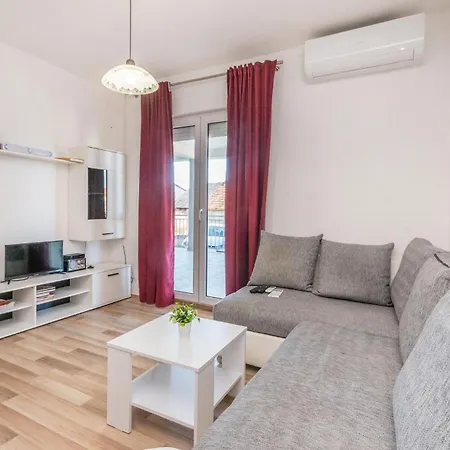 2 Bedroom Stunning In Galovac *